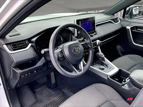 Used 2023 Toyota RAV4 SE w/ SE Grade Weather Package AWD/4WD image 15