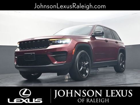 Used 2022 Jeep Grand Cherokee Altitude image 16