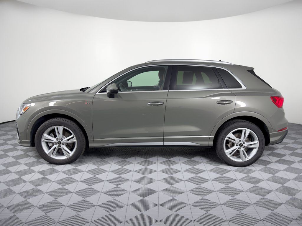 Used 2024 Audi Q3 2.0T Premium AWD/4WD image 2