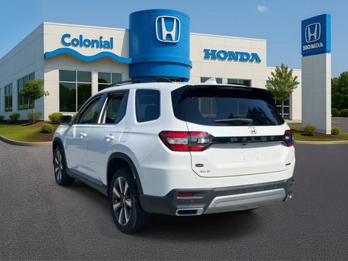 Used 2024 Honda Pilot Touring image 4