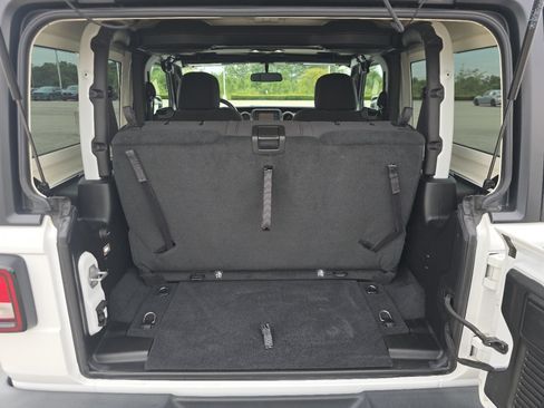 Used 2019 Jeep Wrangler Sport AWD/4WD image 16