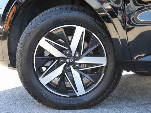 Used 2021 Kia Sorento EX w/ Panoramic Sunroof Package image 6