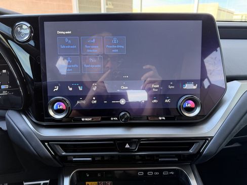 Used 2024 Lexus TX 500h AWD image 21