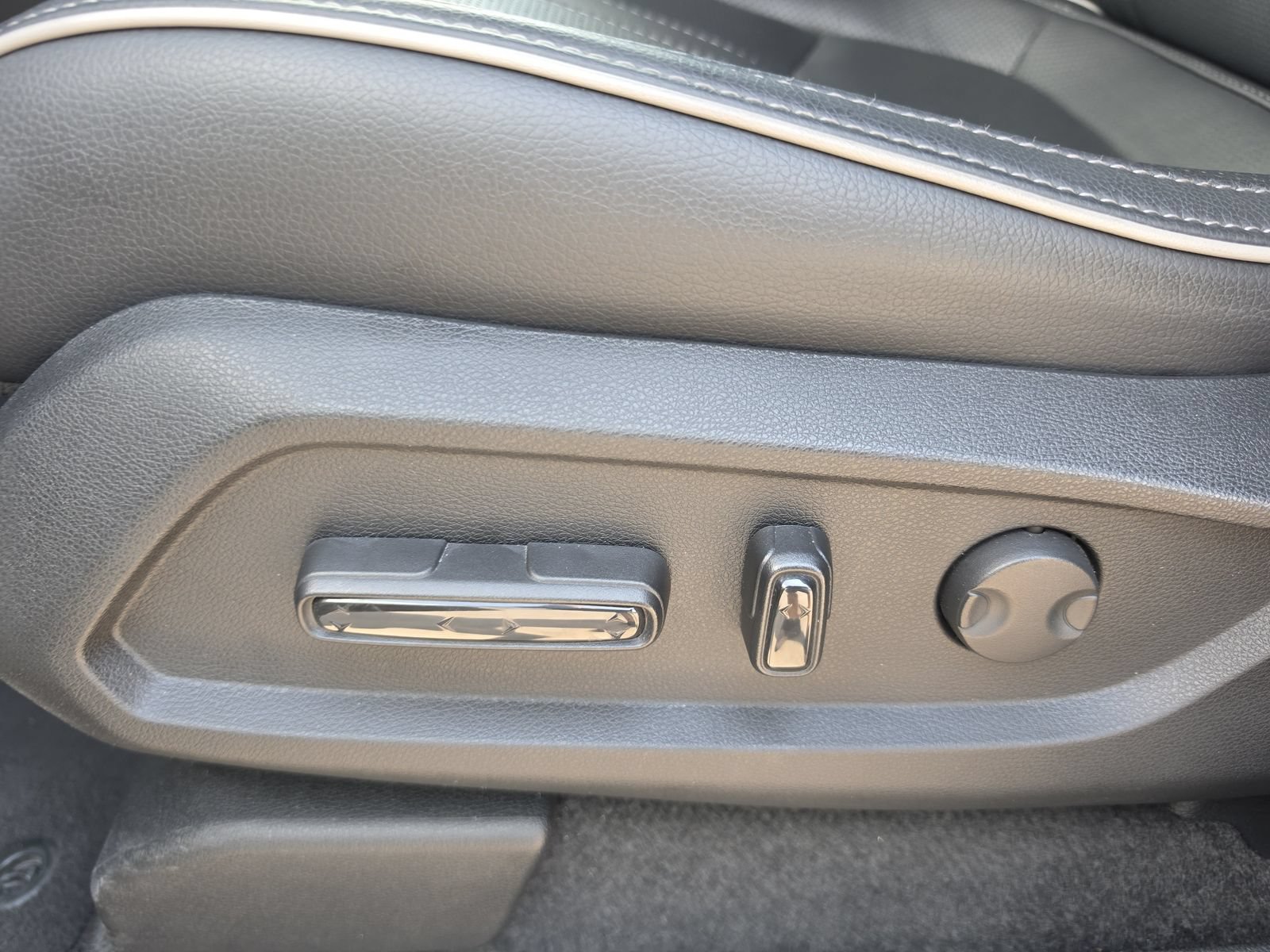 Used 2025 Honda Pilot Elite image 12