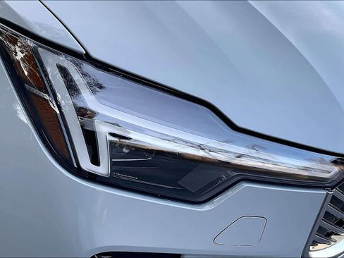 Used 2025 Volvo XC90 B6 Core w/ Protection Package Premier image 32