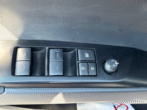 Used 2025 Toyota Camry SE FWD image 8