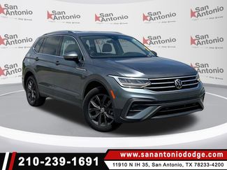Used 2022 Volkswagen Tiguan SE image 1