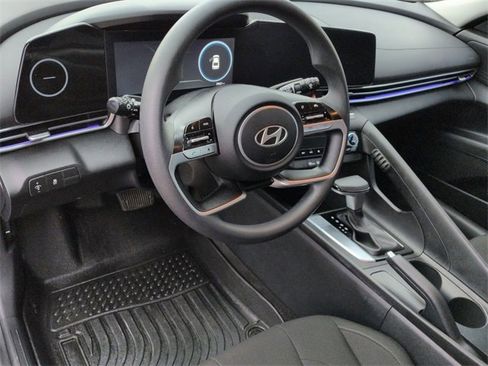 Used 2024 Hyundai Elantra SEL image 11