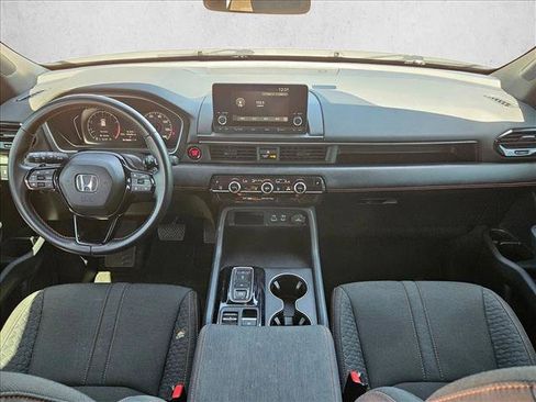 Used 2025 Honda Pilot Sport image 17