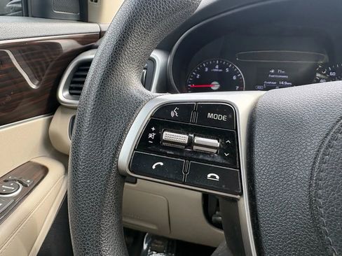 Used 2019 Kia Sorento LX image 17
