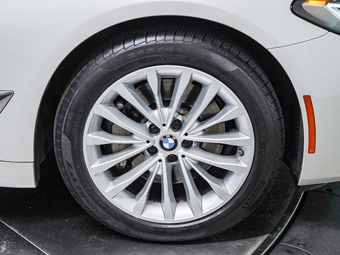 Certified 2022 BMW 530i w/ Premium Package image 10