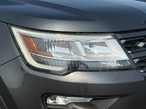 Used 2019 Ford Explorer XLT w/ Equipment Group 202A AWD/4WD image 12