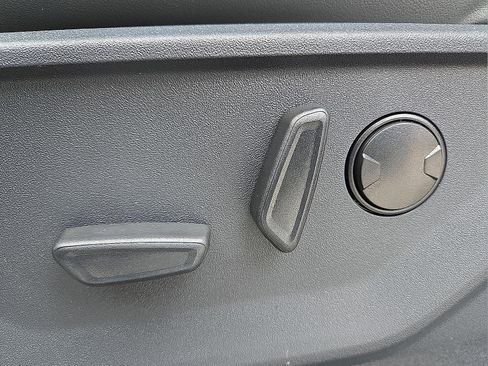 New 2025 Ford Expedition Active image 17