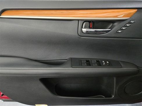 Used 2013 Lexus ES 300h w/ Luxury Pkg image 29