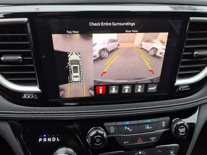 New 2026 Chrysler Pacifica Select w/ S Appearance Package