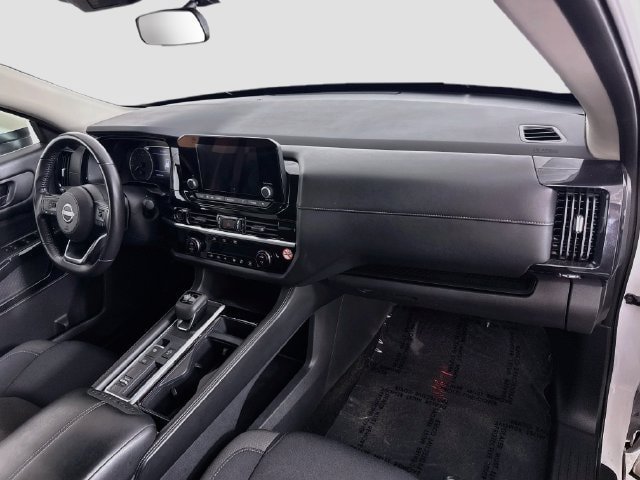 Used 2024 Nissan Pathfinder SV FWD image 29