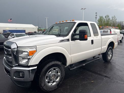 Used 2015 Ford F250 XLT w/ Snow Plow Prep Package AWD/4WD image 3