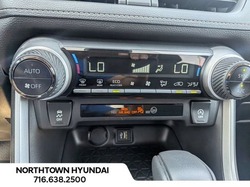 Used 2025 Toyota RAV4 XLE AWD/4WD image 17