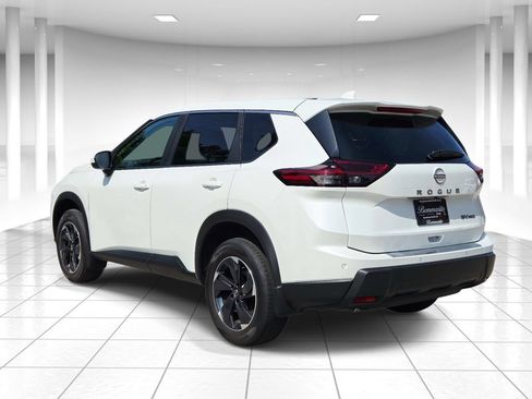 Used 2024 Nissan Rogue SV AWD/4WD image 5