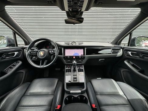 Certified 2024 Porsche Macan AWD/4WD image 6