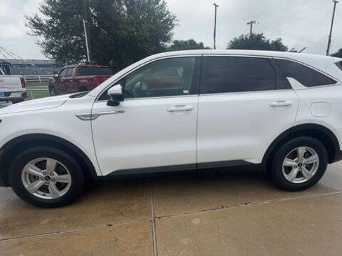 Used 2023 Kia Sorento LX FWD image 5