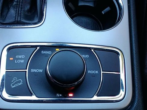 Used 2018 Jeep Grand Cherokee Limited image 27