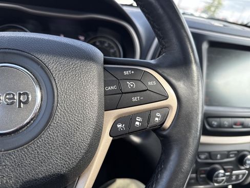 Used 2014 Jeep Cherokee Limited w/ Technology Group image 19