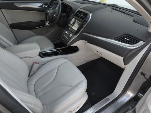 Used 2019 Lincoln MKC Premiere image 37