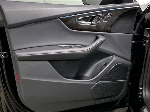 Used 2023 Audi Q8 Prestige w/ Prestige Package image 25