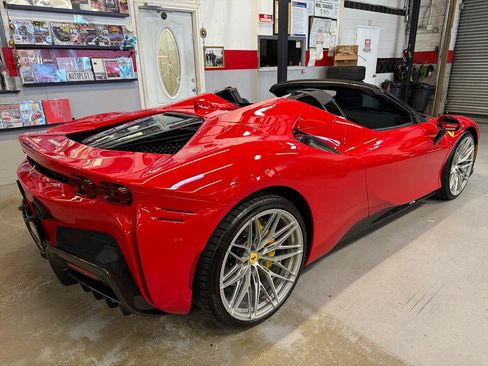 Used 2022 Ferrari SF90 Spider AWD/4WD image 5
