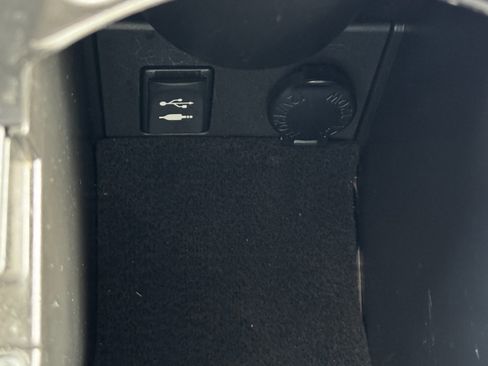 Used 2012 Toyota Prius Three image 28