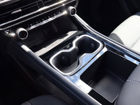 New 2025 Chevrolet Traverse LT w/ Sun and Wheel Package image 23