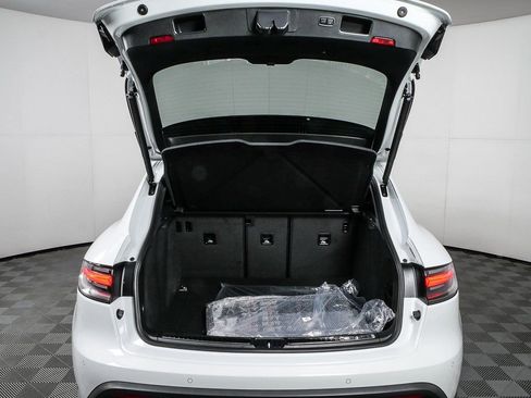 New 2026 Porsche Macan image 33