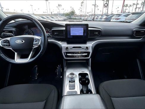 Used 2022 Ford Explorer XLT image 11