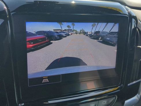 Used 2023 Chevrolet Traverse LT image 17