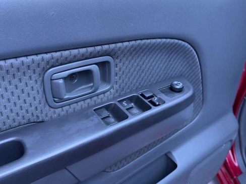 Used 2002 Nissan Xterra XE image 16