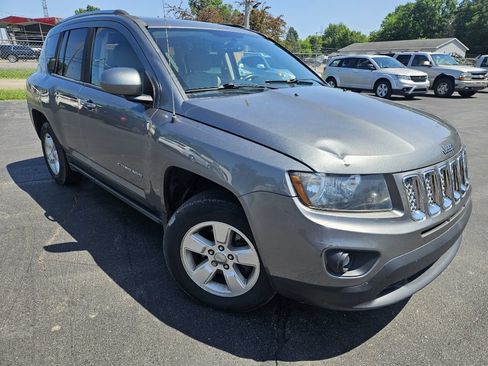 Used 2014 Jeep Compass Latitude w/ Sun/Sound Group FWD image 3