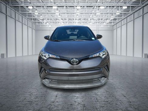 Used 2019 Toyota C-HR XLE FWD image 2