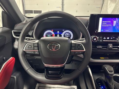 Used 2025 Toyota Highlander XSE image 18
