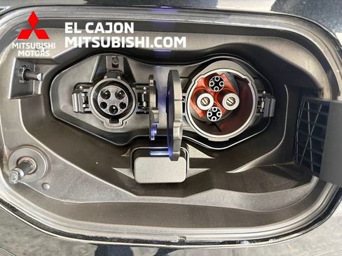 Used 2025 Mitsubishi Outlander SEL AWD/4WD image 3