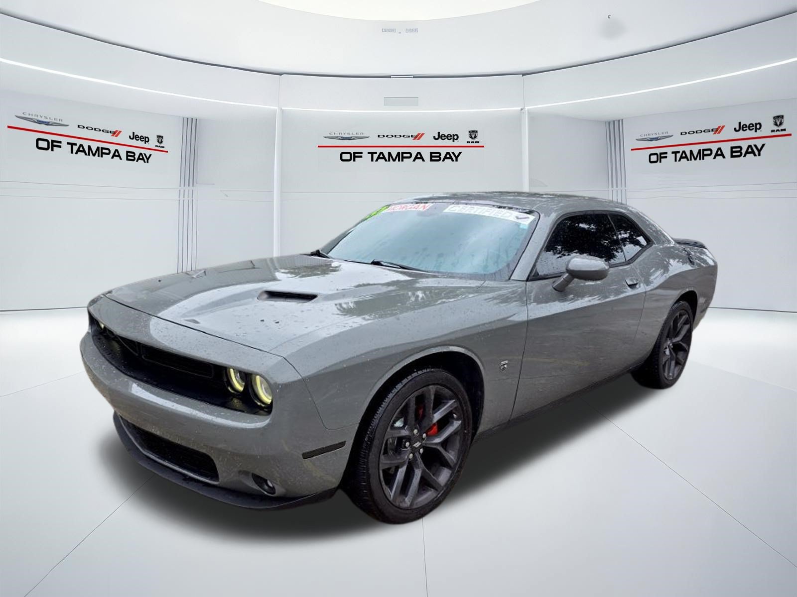 Used 2019 Dodge Challenger SXT w/ Blacktop Package RWD image 2