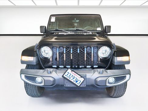 Used 2023 Jeep Gladiator Sport AWD/4WD image 2