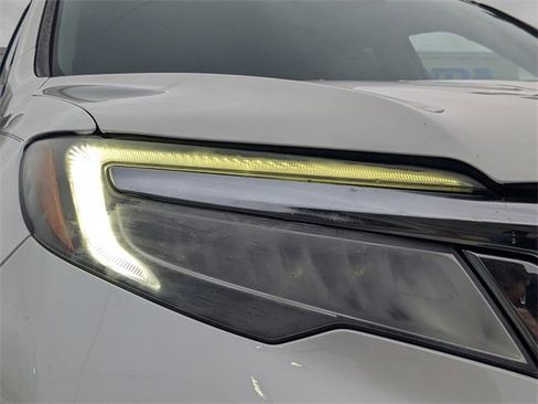 Used 2019 Honda Pilot Touring image 9