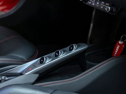 Certified 2020 Ferrari F8 Tributo image 22