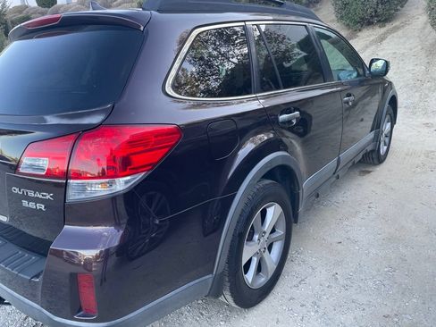 Used 2013 Subaru Outback 3.6R Limited w/ Special Appearance Pkg AWD/4WD image 9