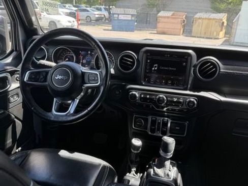 Used 2018 Jeep Wrangler Unlimited Sahara AWD/4WD image 26