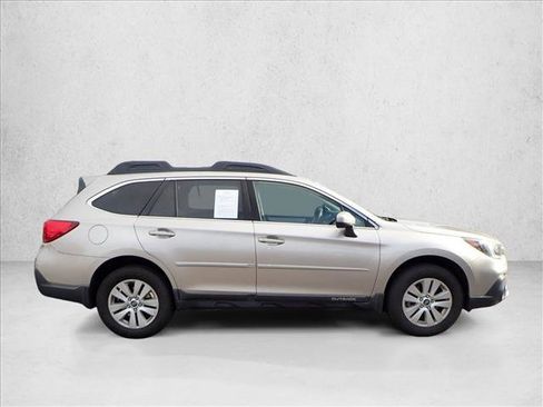 Used 2018 Subaru Outback 2.5i Premium image 5