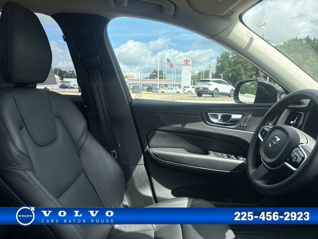Used 2025 Volvo XC60 B5 Plus AWD/4WD image 14