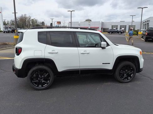 Used 2019 Jeep Renegade Altitude w/ UConnect 8.4 Nav Group AWD/4WD image 8