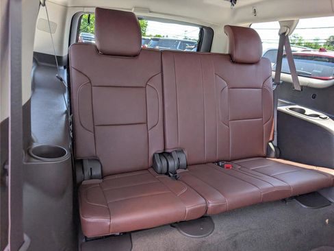 Used 2018 Chevrolet Suburban Premier AWD/4WD image 14
